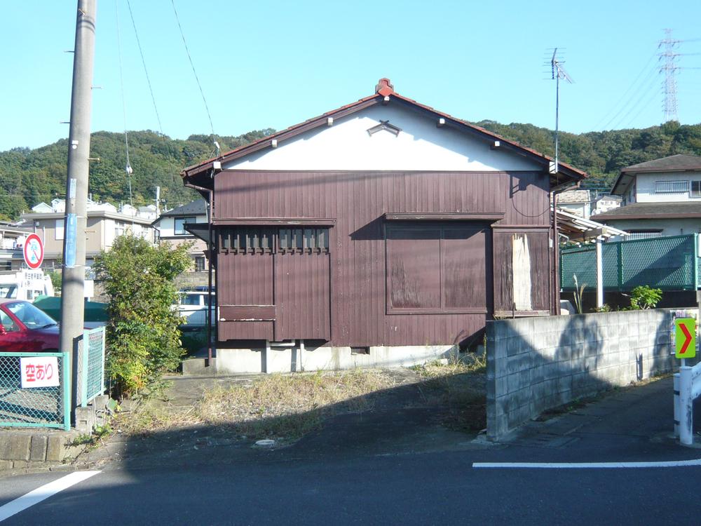 Local photos, including front road. Local (10 May 2013) Shooting