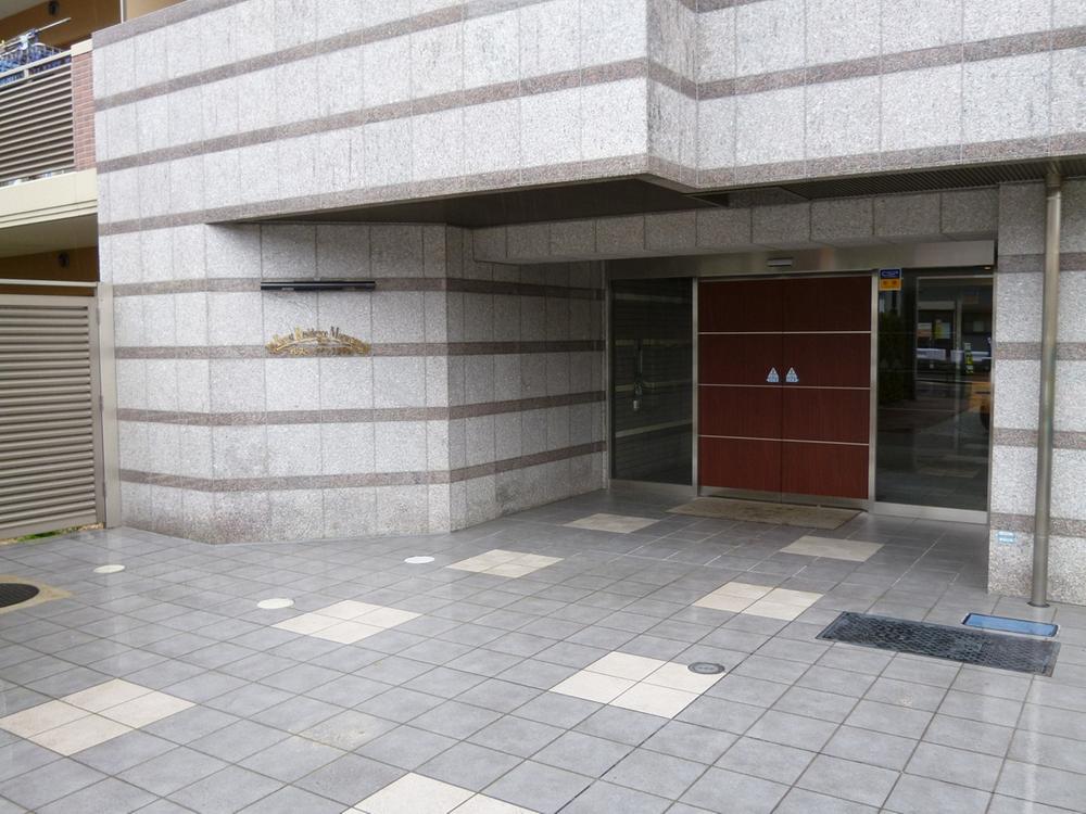 Entrance. Common areas