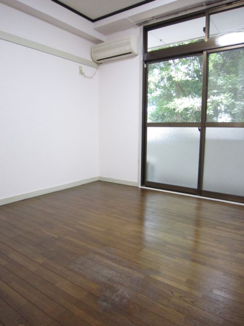 Living and room. It is 6 Pledge of Western-style air-conditioned