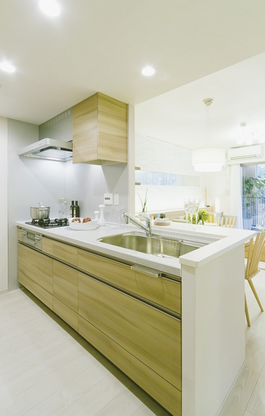 A high sense of unity with the living and dining semi-open kitchen counter. Standard equipped with a disposer and glass top stove. The height of the counter and storage, You can hanging cupboard is select (free of charge ・ There application deadline) ※ Photo with 5 points S75E type. Model Room plan (TSUKURIE corresponding ・ Including paid option. There application deadline)