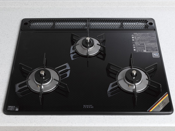 Kitchen.  [3-neck gas stove with grill] The top plate is strong to heat and shock, Light stains just wipe people. Is a three-necked glass top stove that can at the same time a multiple of dishes. (Same specifications)