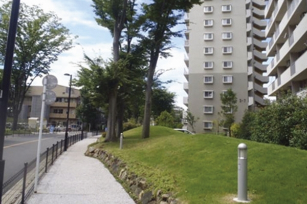 Relaxed some sidewalk skyline in the reserved "forest emphasis district town development plan of Tamadaira" (a 5-minute walk ・ About 350m)