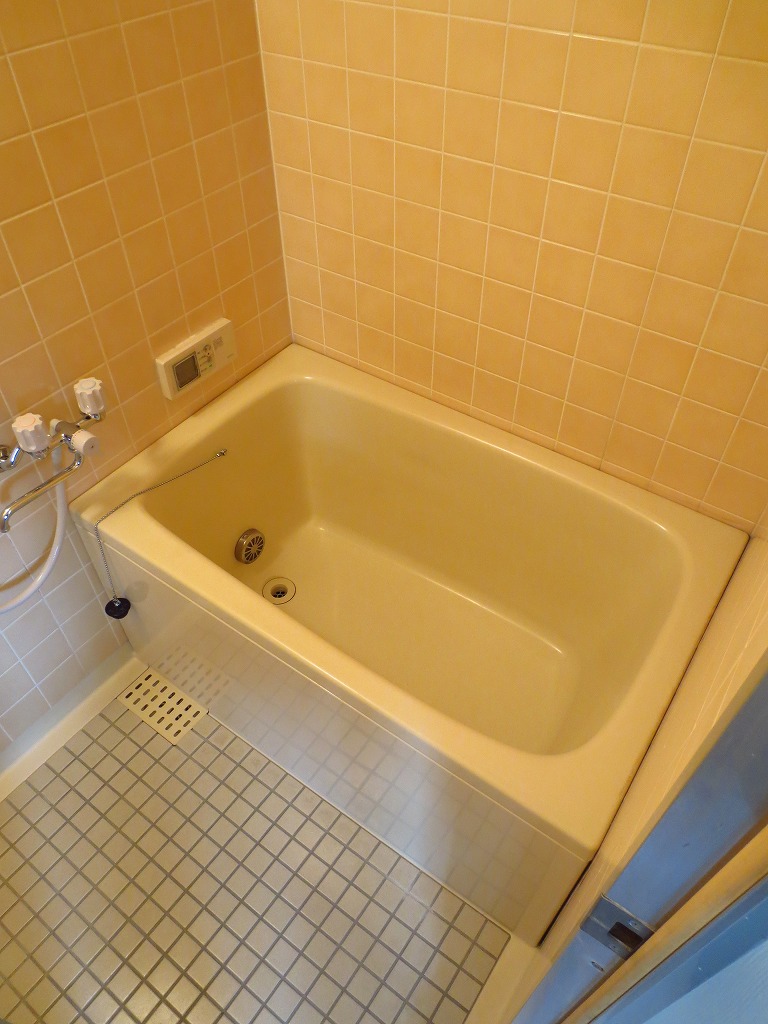 Bath. Popular reheating bus ☆