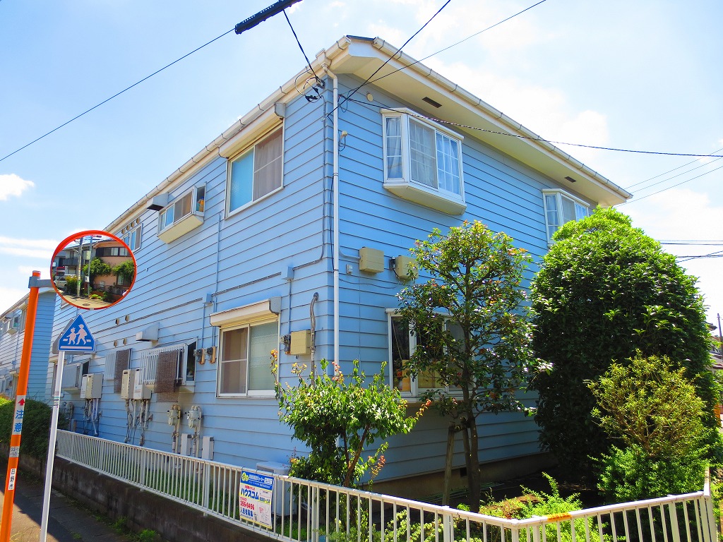 Building appearance. It is a quiet residential area