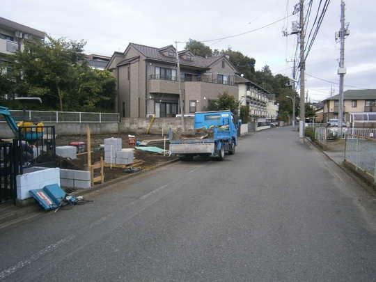 Local photos, including front road. Frontal road