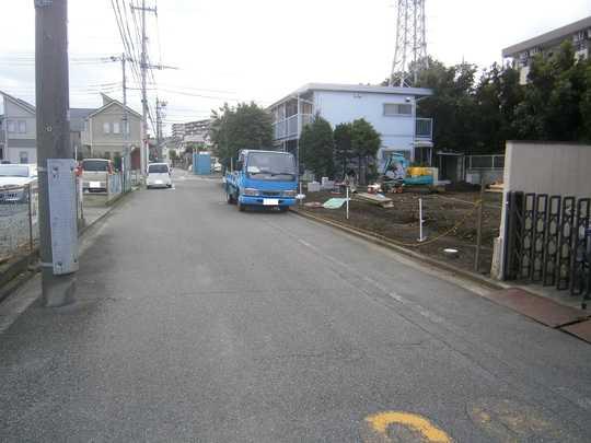 Local photos, including front road. Frontal road