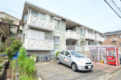 Building appearance. Quiet in a corner easy likely