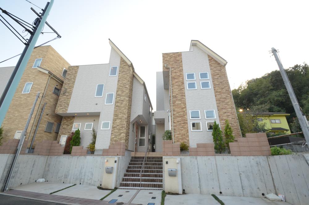 Local photos, including front road. Local (10 May 2013) Shooting