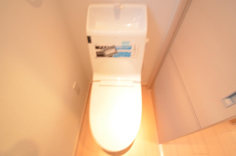 Toilet. Indoor (10 May 2013) Shooting Building 2
