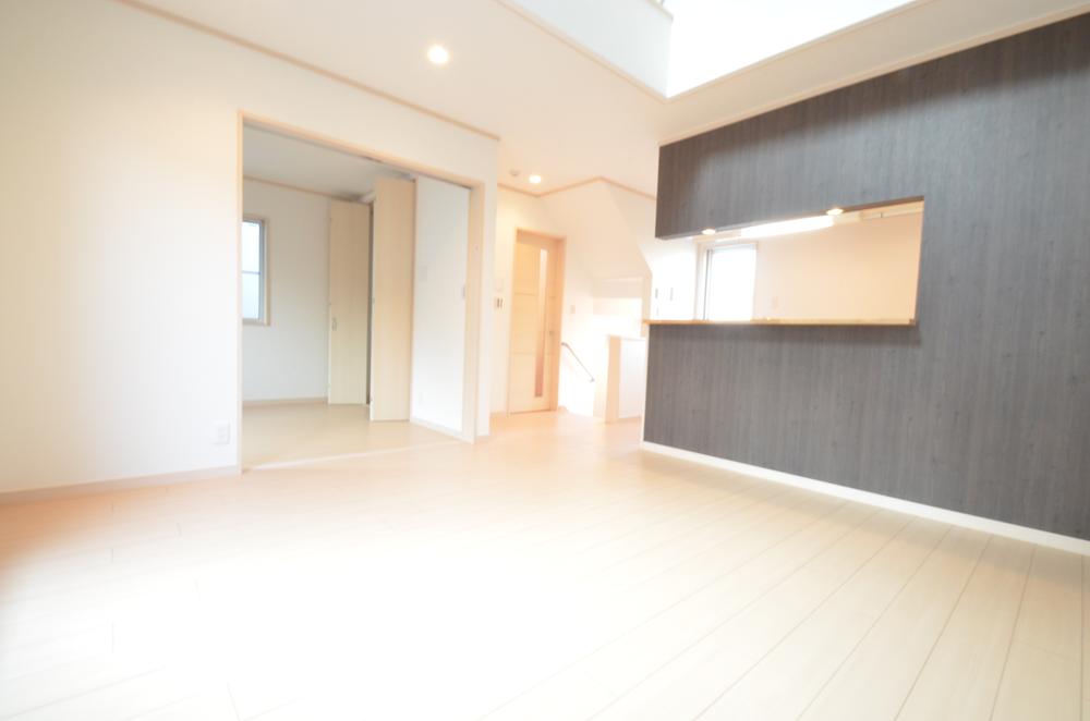 Living. Local (10 May 2013) Shooting Building 2