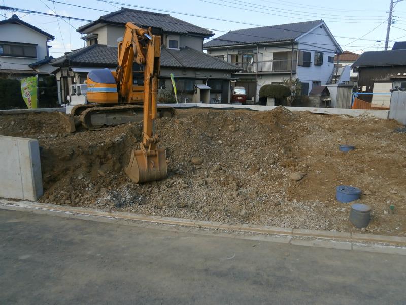 Local photos, including front road. Local (January 2014) Shooting 1 compartment