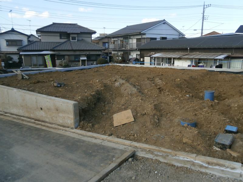 Local photos, including front road. Local (January 2014) Shooting 2 compartment