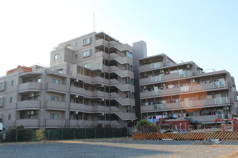 Local appearance photo. Local (12 May 2013) Shooting