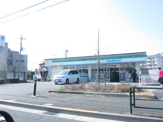 Convenience store. 240m to Family Mart (convenience store)