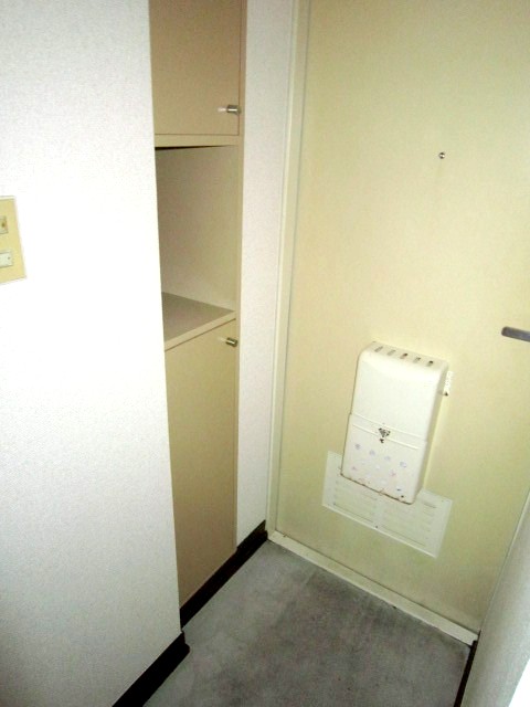 Entrance. With a shoe box