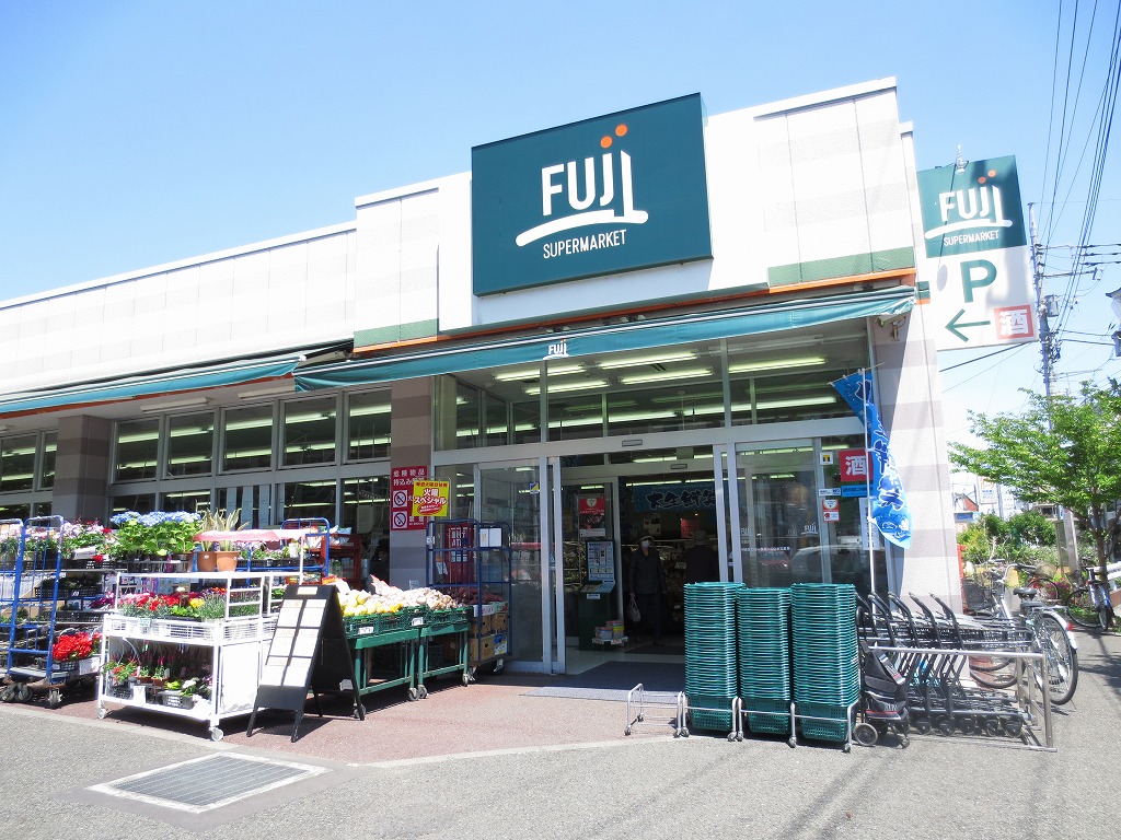Supermarket. Fuji moxa Garden store up to (super) 318m