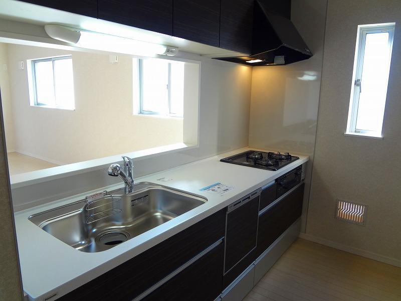 Kitchen. Indoor (12 May 2013) Shooting Building 3