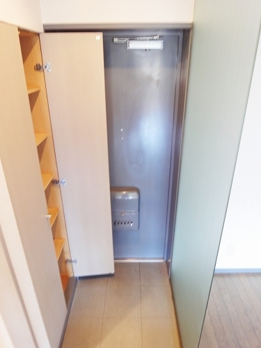 Entrance.  ☆ Entrance ・ State of Shimono box ☆