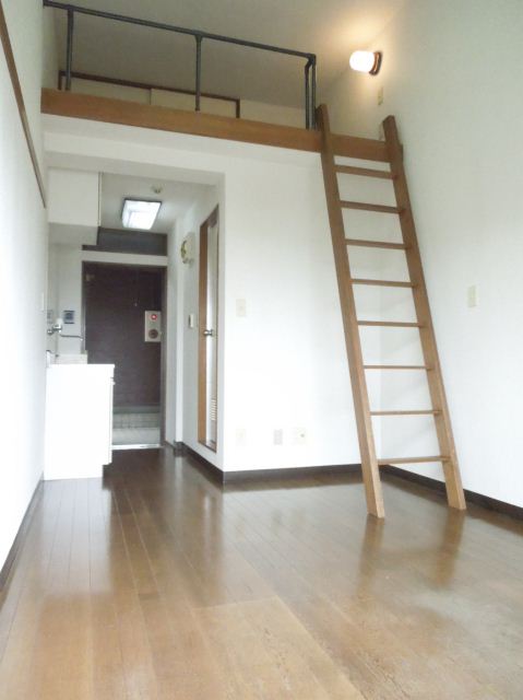 Living and room. ☆ Western-style 6 Pledge ・ loft ・ This room with storage ☆