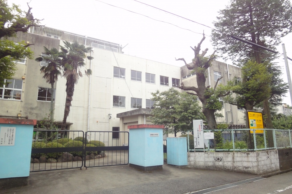 Junior high school. 2227m to Hino 2 junior high school (junior high school)