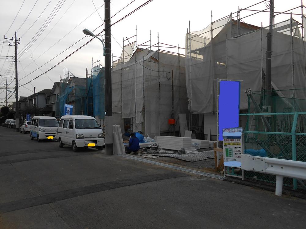 Local photos, including front road. Local (12 May 2013) Shooting