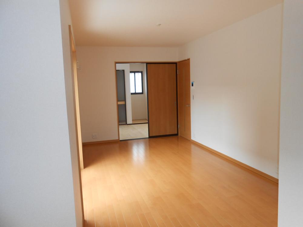 Same specifications photos (living). Same specifications