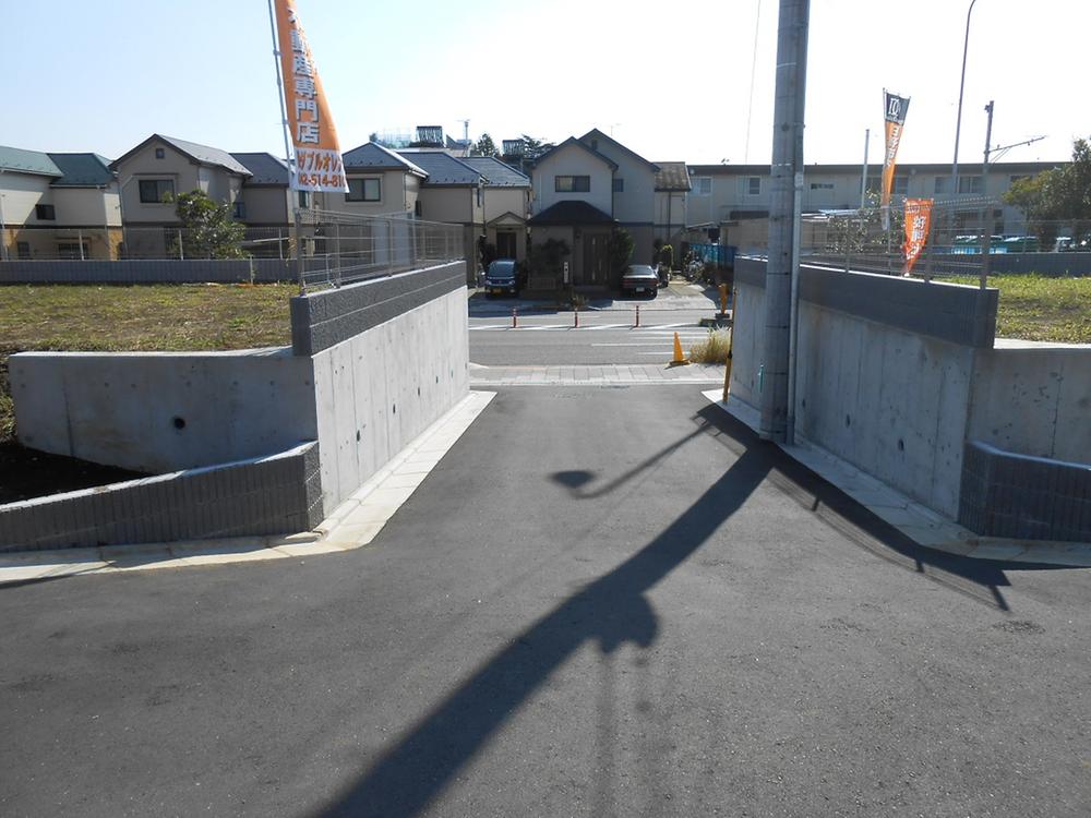 Local photos, including front road. Local (10 May 2013) Shooting