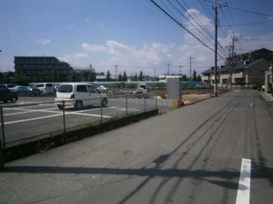 Local photos, including front road. Frontal road