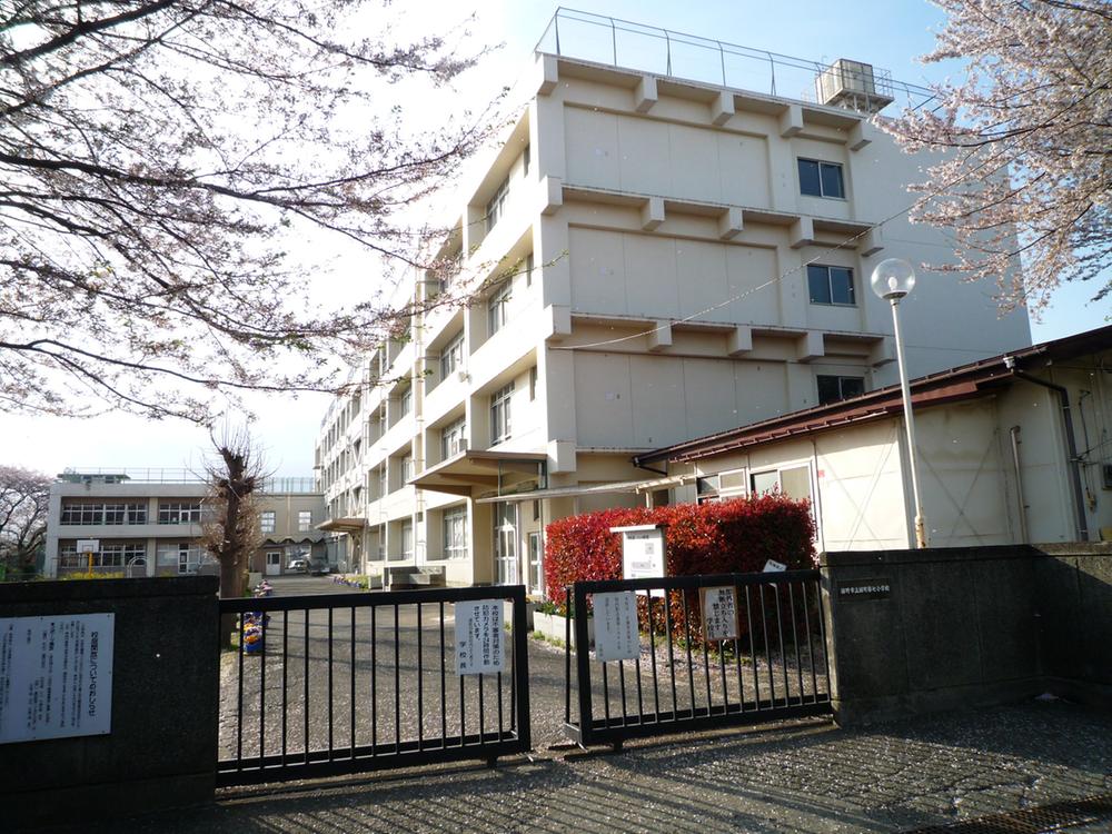 Primary school. 740m to Hino Municipal Hino seventh elementary school