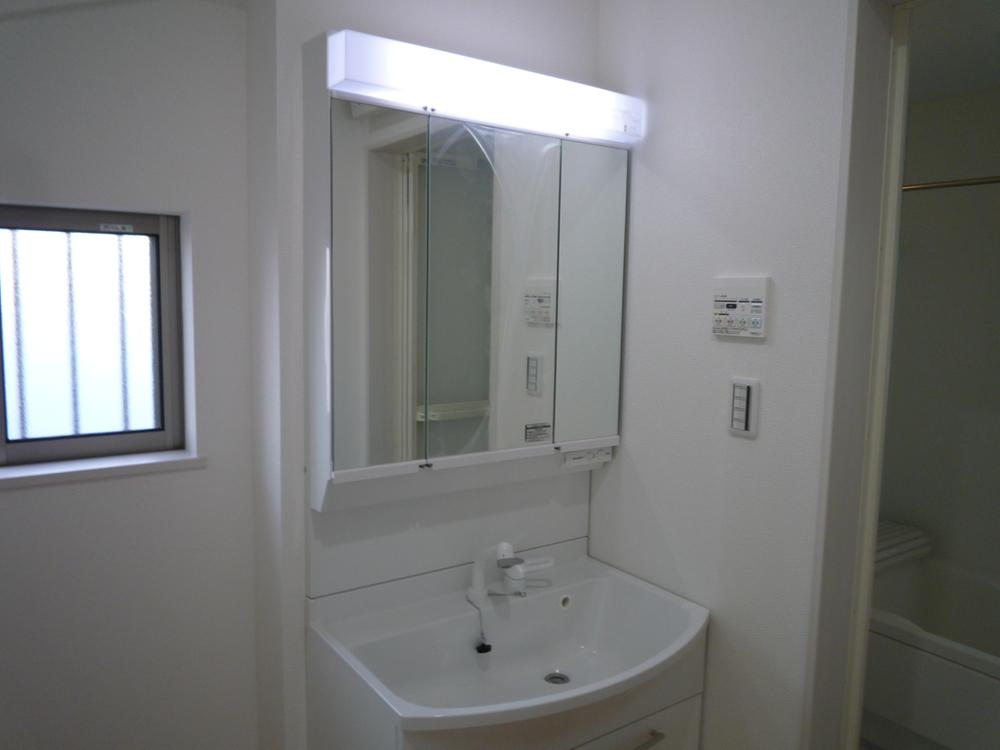 Wash basin, toilet. Indoor (11 May 2013) Shooting