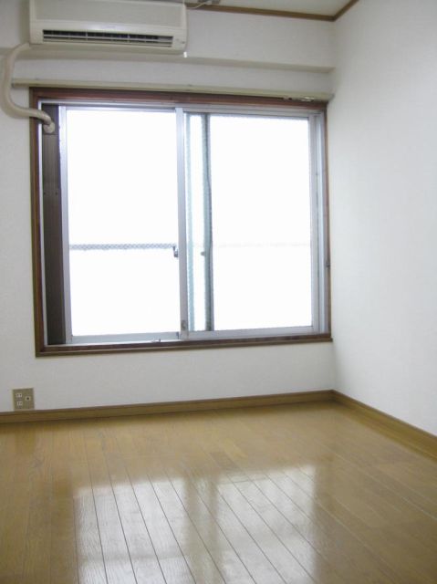 Living and room. Sunny and popular flooring