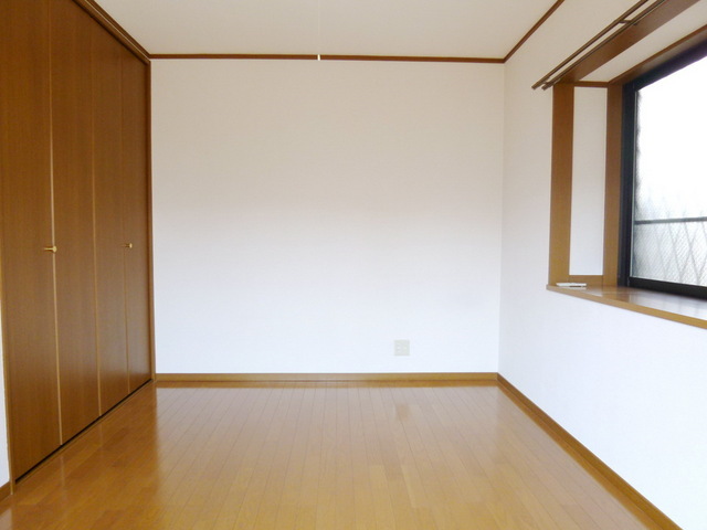 Living and room. Corner room ・ With bay window