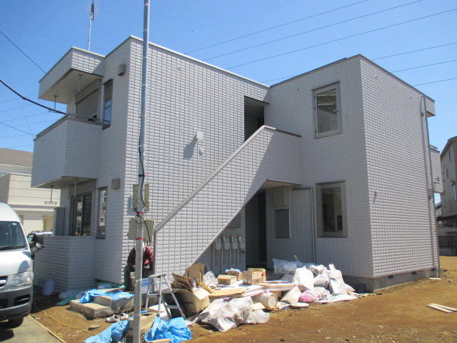 Building appearance. I'm relieved to go back in the only bright road