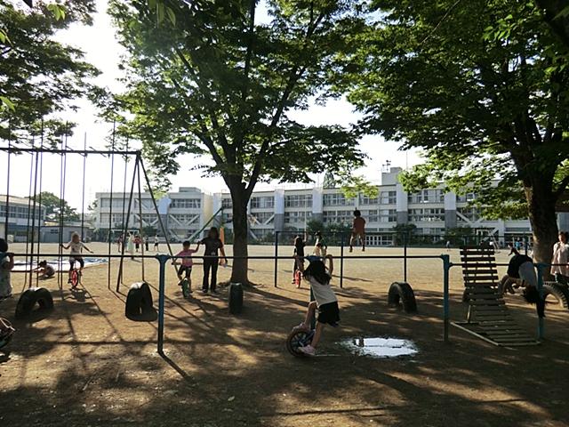 Primary school. 182m to Hino City Fourth Elementary School