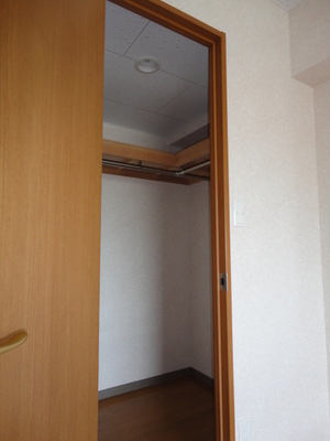 Receipt. Walk-in closet! 