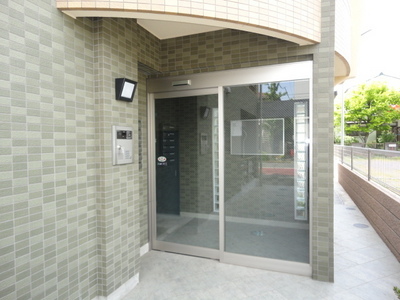 Entrance. Entrance auto lock