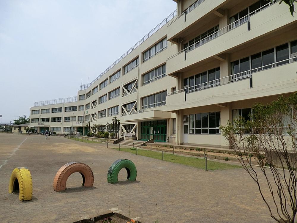 Primary school. 983m to Hino Municipal Nanping Elementary School