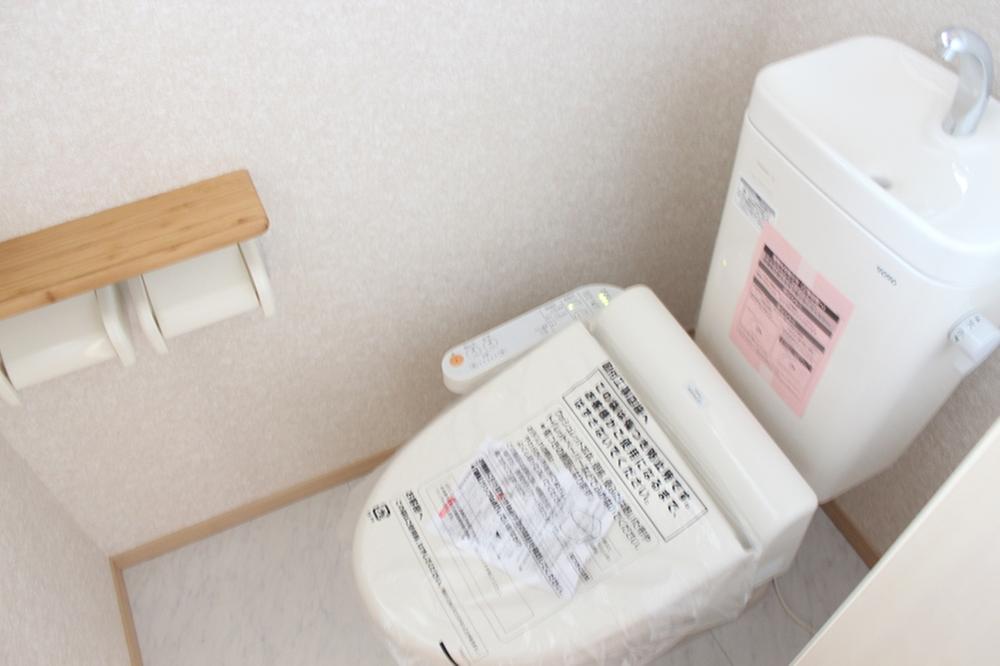 Toilet. Indoor (11 May 2013) Shooting