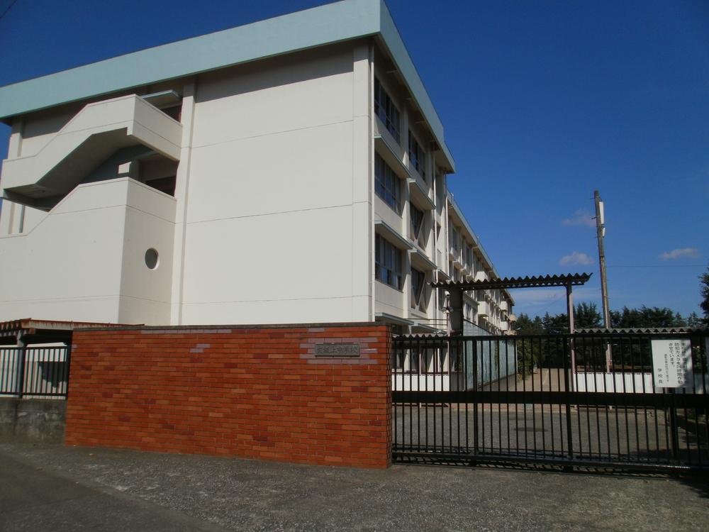 Junior high school. 1096m to Hino Municipal Osakaue junior high school