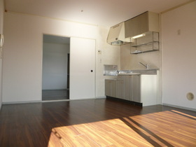 Living and room. It is a positive per well in south ☆ 