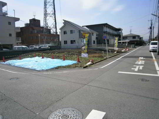 Local photos, including front road. Frontal road