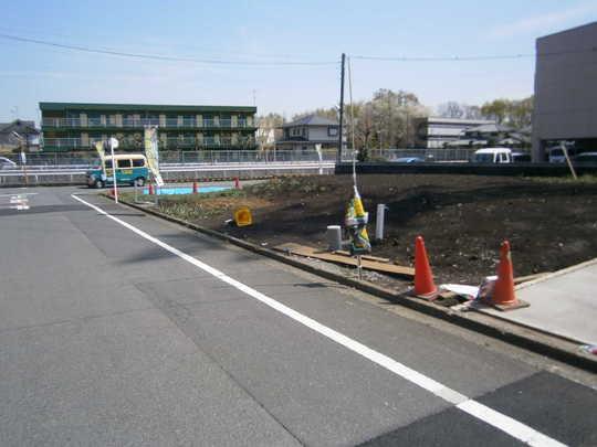 Local photos, including front road. Frontal road