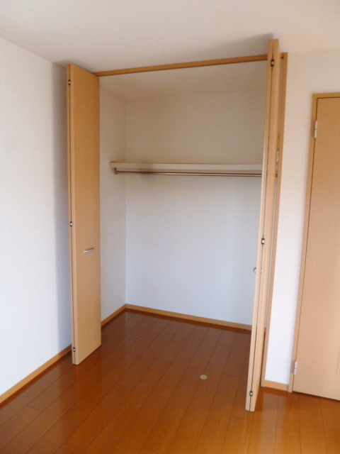 Receipt. Large closet