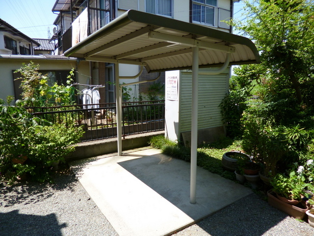 Other common areas. Yaro still covered bicycle parking stations