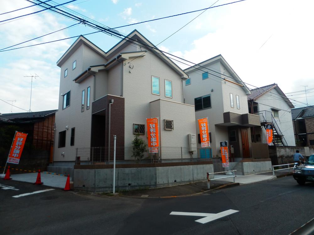 Local photos, including front road. Local (10 May 2013) Shooting