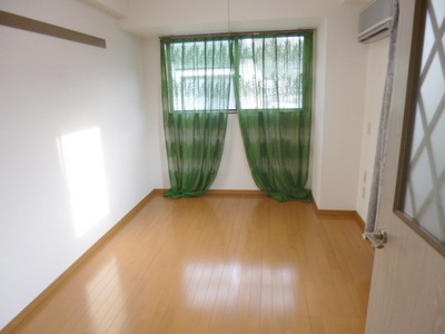 Other room space. It is a bright room with two-sided lighting