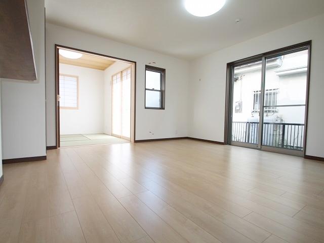 Living. Hino Shinmachi 1-chome living