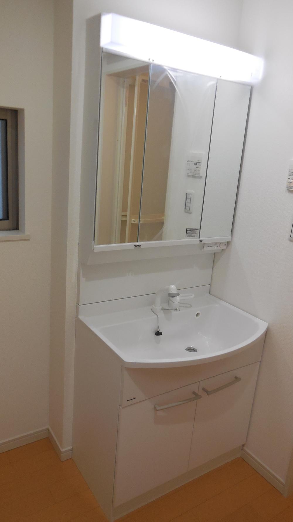 Wash basin, toilet. Indoor (11 May 2013) Shooting