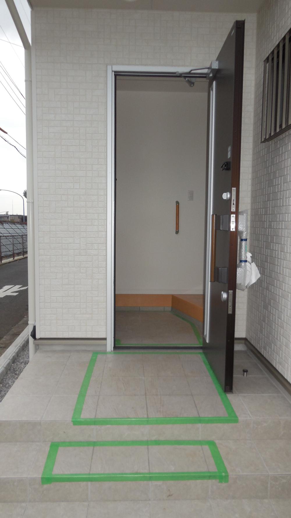 Entrance. Local (11 May 2013) Shooting