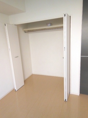 Receipt. Large closet